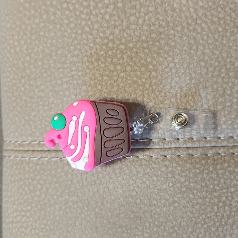 Cupcake badge reel handmade new